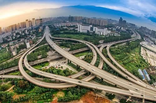 2014年底成康段和拉林段两头开工,其中成雅铁路预计2018年建成,拉林