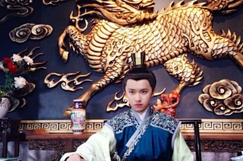 同年8月,侯景叛乱,已是86岁高龄的梁武帝萧衍被困建康台城,活活饿死