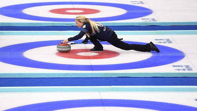 时间妹妹带你探秘不一样的冰壶世锦赛背后故事 时间妹妹带你探秘不一样的冰壶世锦赛背后故事