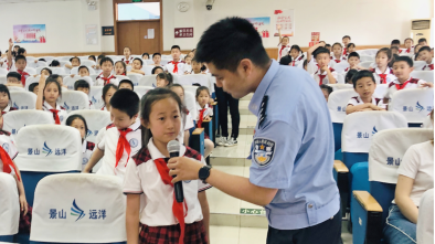 北京公交警方走进北京景山学校远洋分校开展法制教育