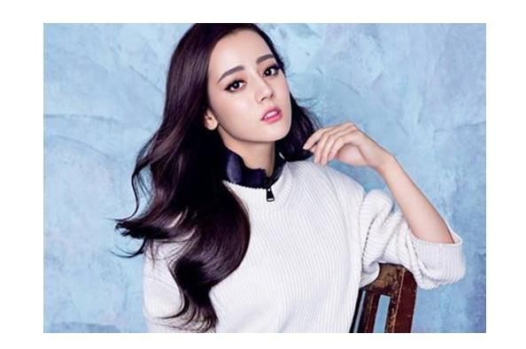 迪丽热巴,现在的热度还真是热的可以呀,赵丽颖