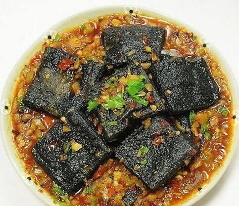 为什么本地人都不爱去的美食街,外地人却趋之