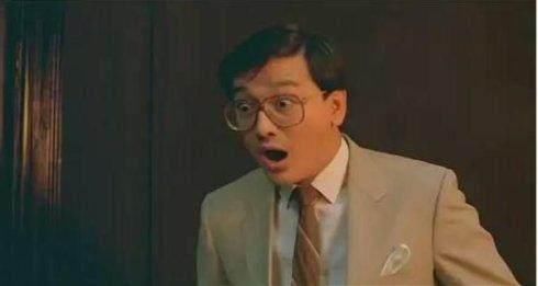 他曾与成龙周星驰合作,拍过300多部电影,自称