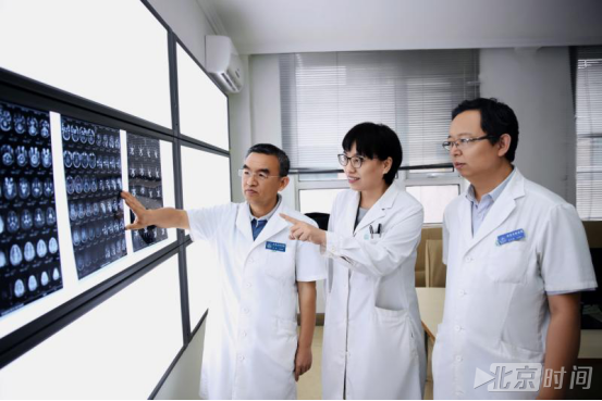 冯涛教授领衔帕金森病和老年痴呆症团队助力