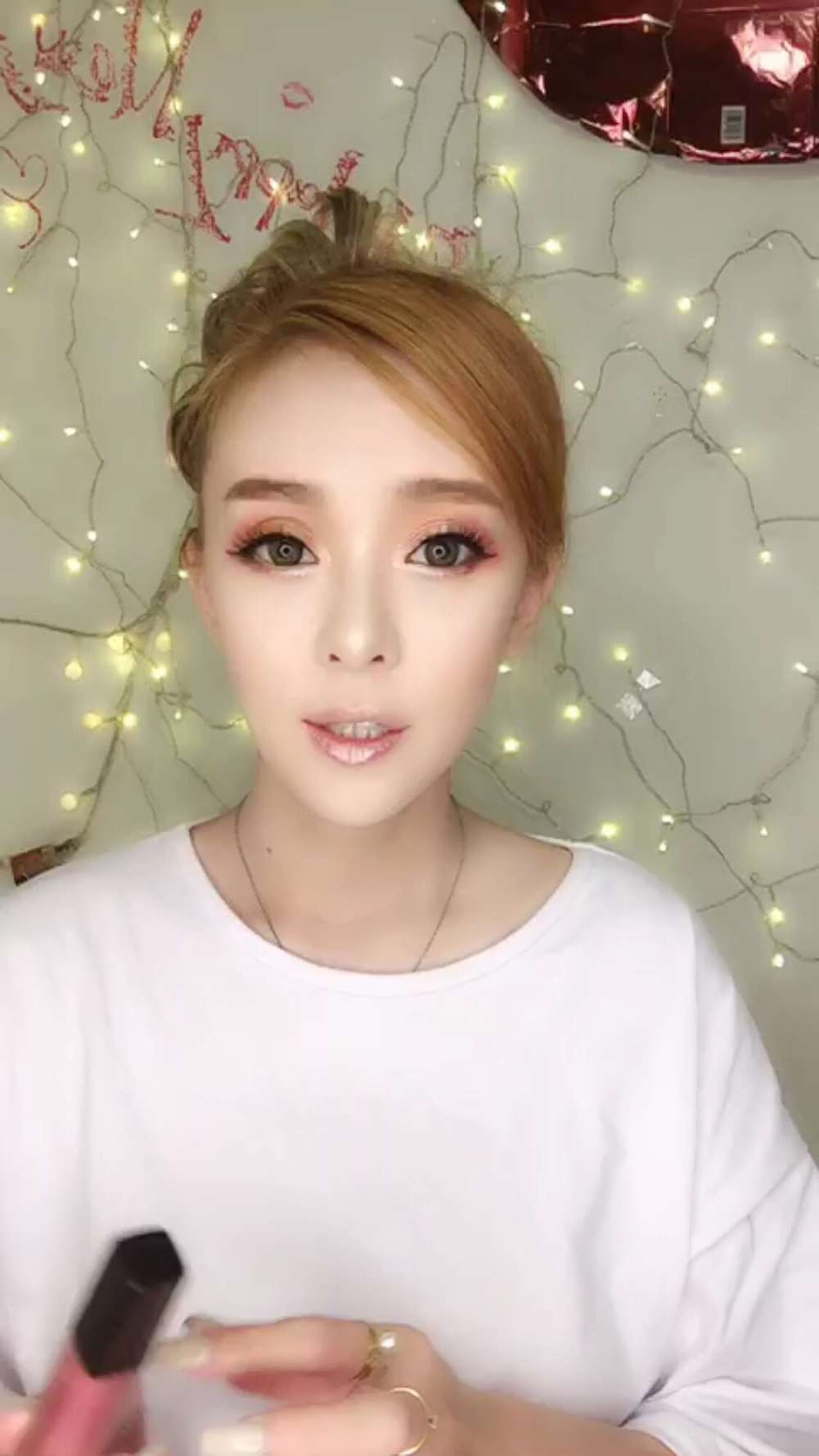 上了多次通告因为长相漂亮走红,日前丁小芹在微博上做直播,结果现在的