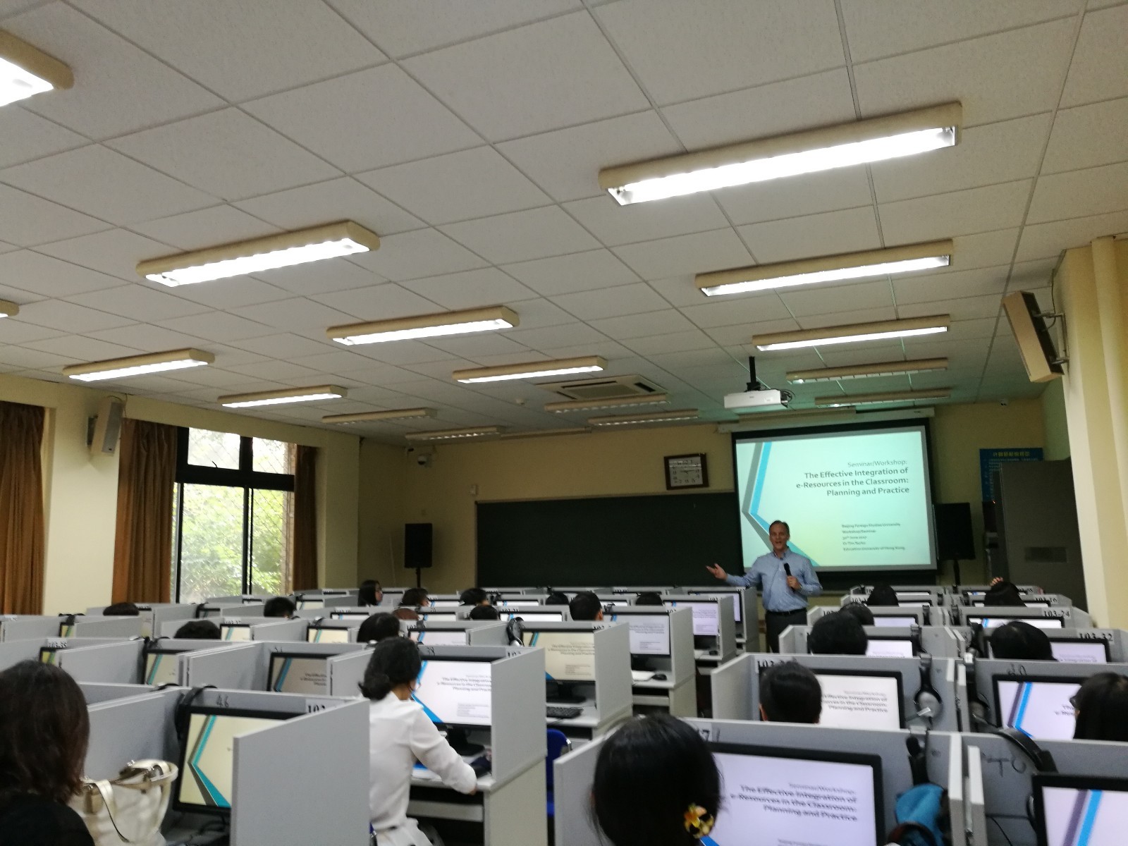 北外网院成功举办在线资源与课堂教学工作坊