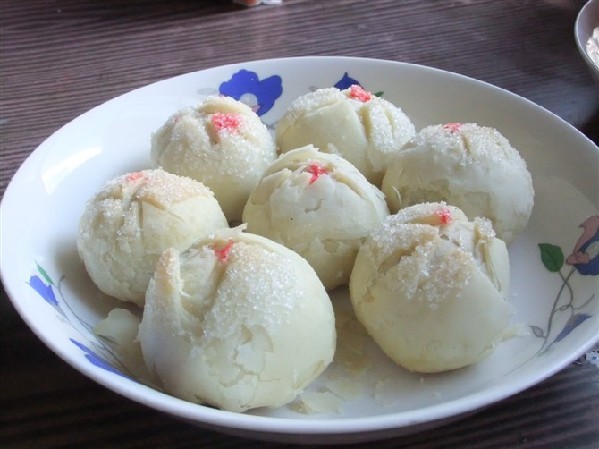 新疆伊宁市满族群众准备过年点心