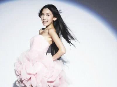 陈若仪长得丑?看她与林志颖同框,论长相贤惠都