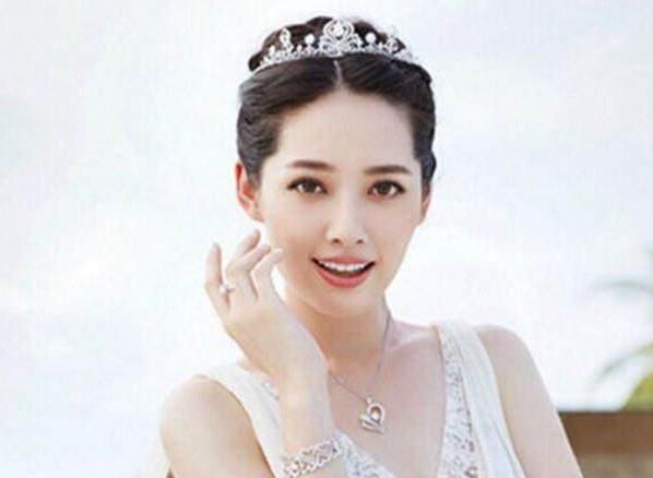 杨颖混血我信,昆凌混血我信,但说她是混血打死