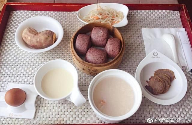 蒋勤勤晒豪华月子餐,网友:明星们吃的真精致