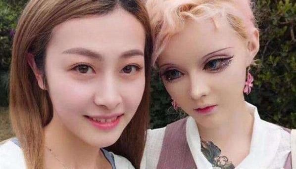 抖音全国第一网红芭比,素颜照惨遭曝光,看呆外