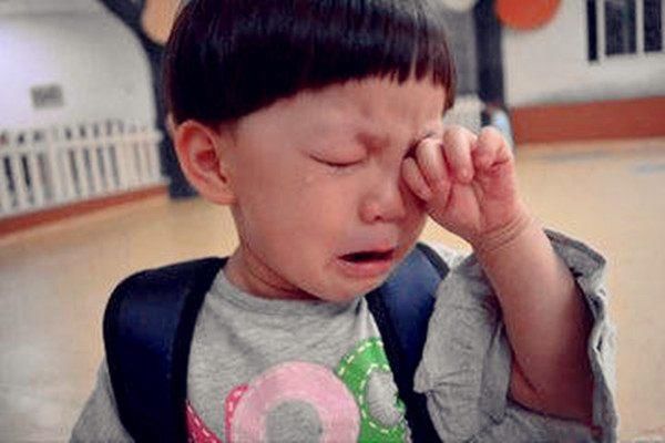 儿子带生日蛋糕去幼儿园,老师却不让分享,老师