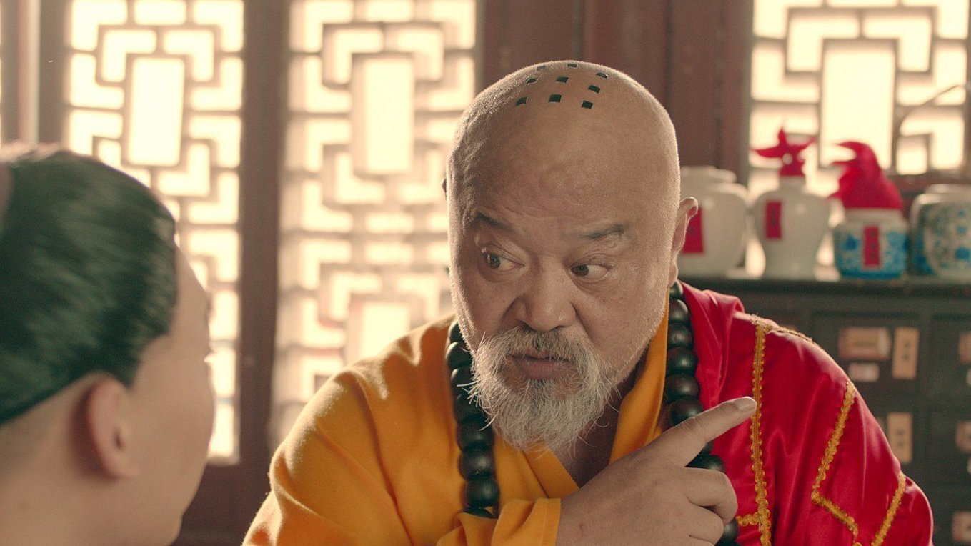 李琦饰演的法海去捉拿白娘子,反被许仙认为是乞丐,法海扎心了