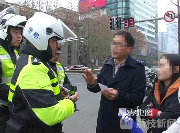 行人横穿马路 交警坐等罚款?