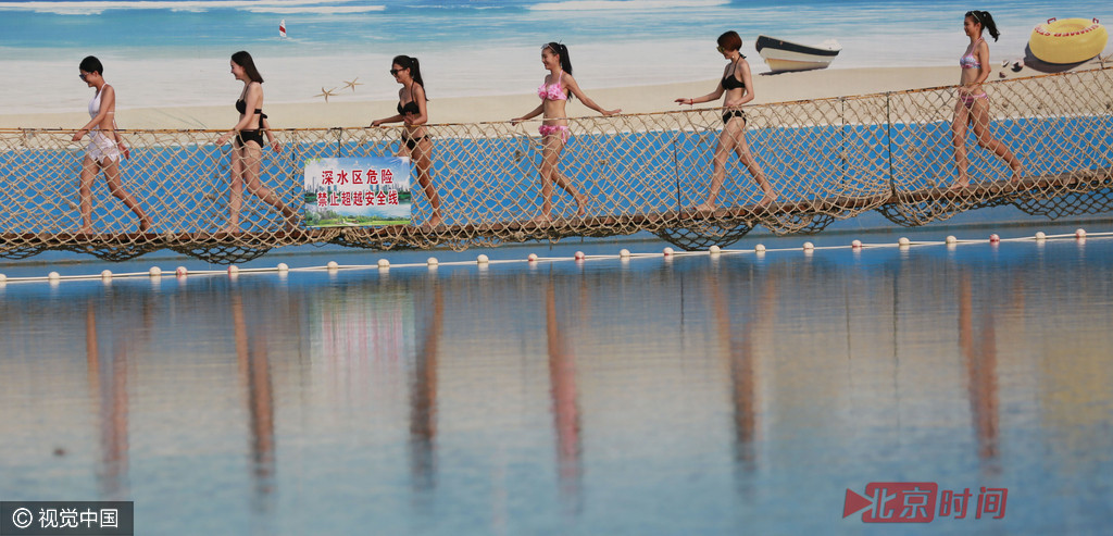 水上比基尼秀。