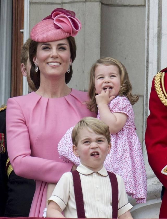 完全遗传凯特王妃的优雅气质!夏洛特小公主又