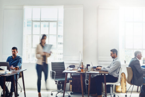 公司都得有企业法律顾问,这顾问正不正经不知