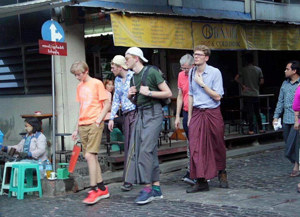 缅甸很穷,但吸引了不少欧美人,他们去玩些什么