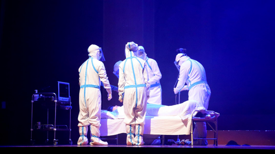 西南科技大学城市学院组织师生观看话剧《疫战中的婚约》 西南科技大学城市学院组织师生观看话剧《疫战中的婚约》