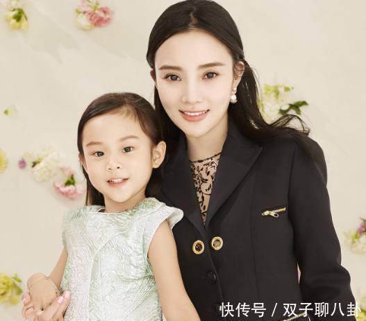 同样是7岁年龄,李小璐刘涛女儿被大赞漂亮,她