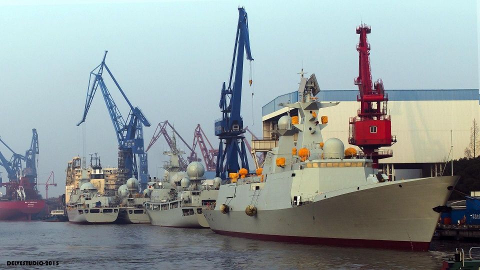 中国海军新宝贝不请自来,美军见了不能打也不能撵,只能交出技术