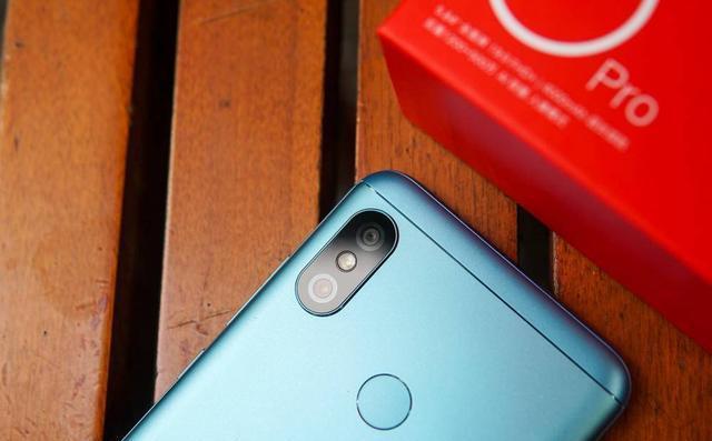 红米6pro发布,刘海比苹果还小!