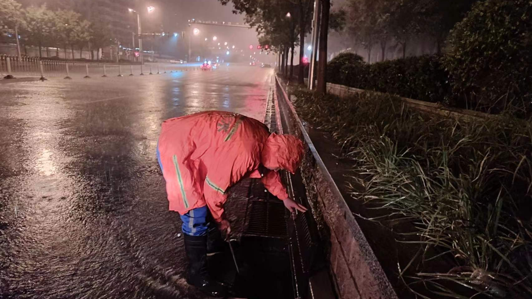 北京排水集团启动二级响应，全力应对2023年首场强降雨