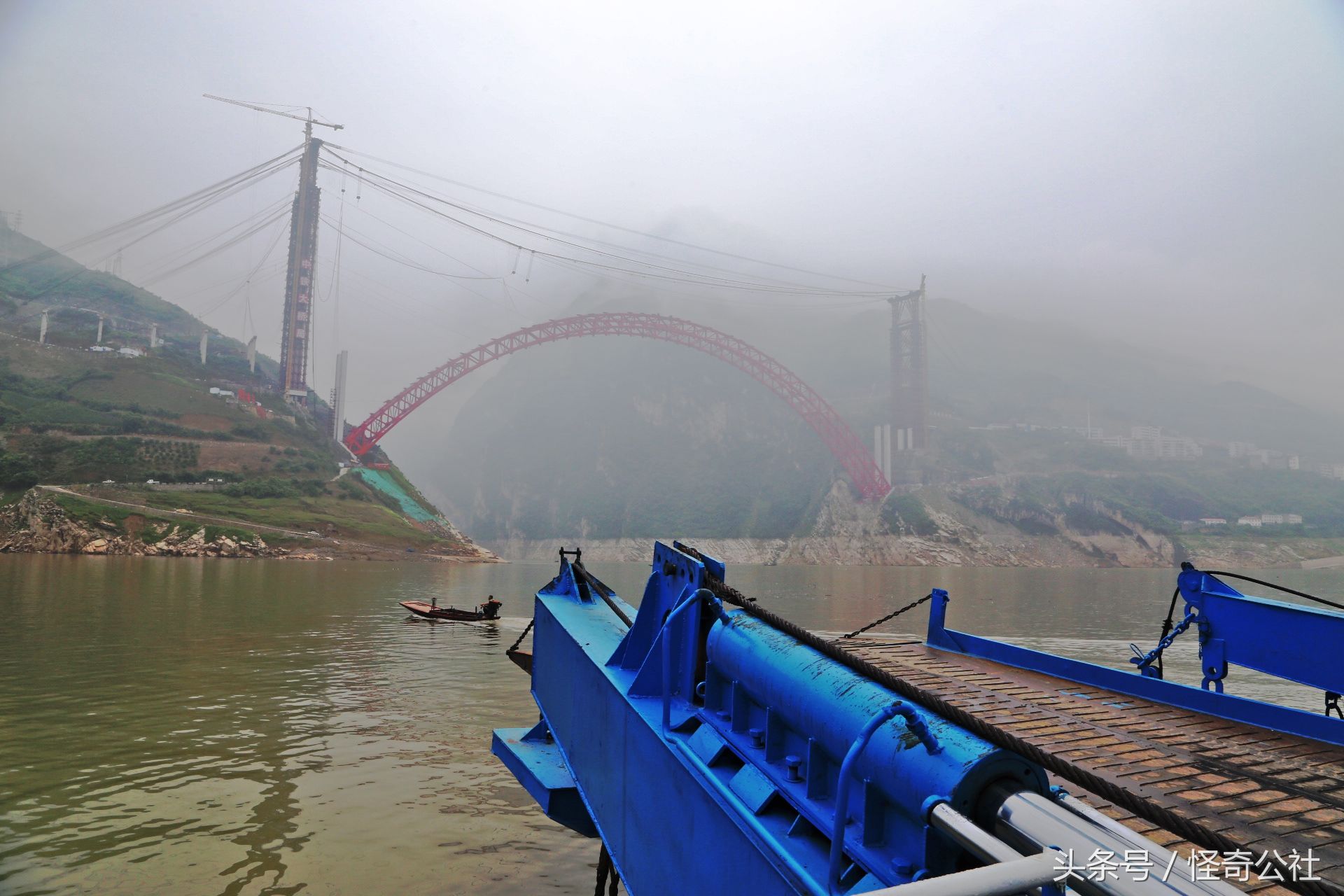 香溪长江公路大桥横跨秭归两岸,主桥72米,计划