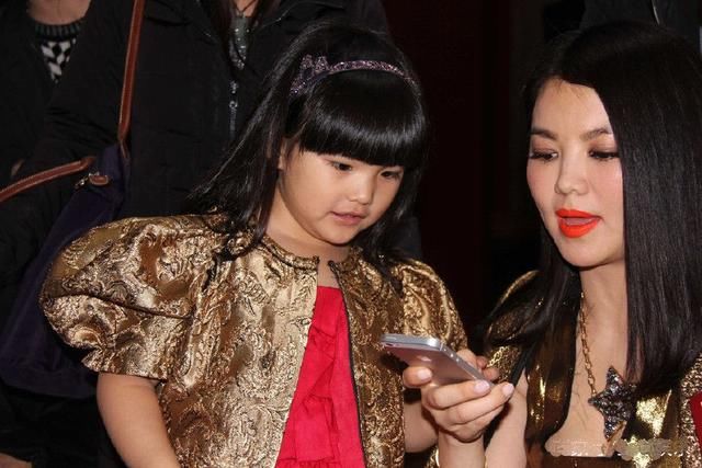 三线演员身家几个亿,二线随手拿出几千万 网友