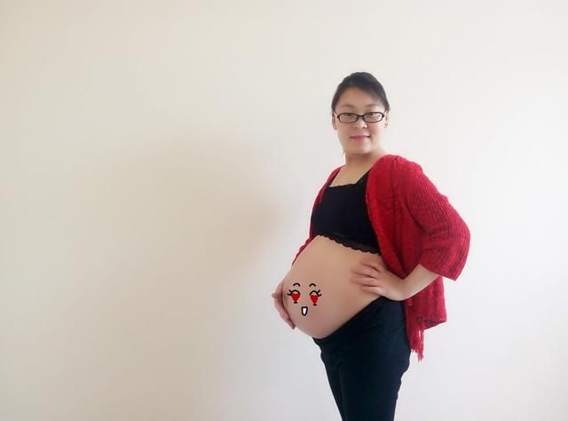 多米妈妈二胎自拍孕妇照,附怀孕症状