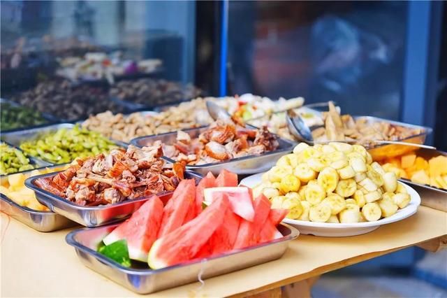 140人一晚吃掉半吨小龙虾?敞吃不限量?哪家店