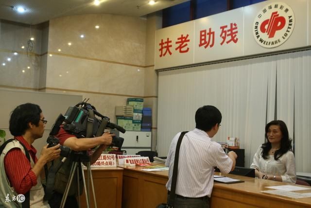 双色球单注中100万以上者,需要先开具中奖证明