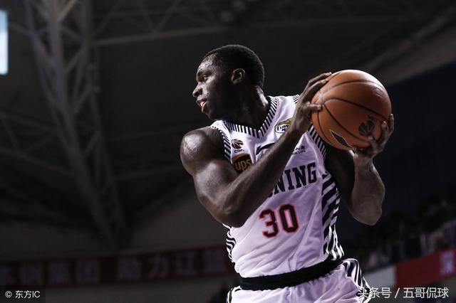 打爆外援!亚洲第一控卫回归 辽篮季前赛大胜 李