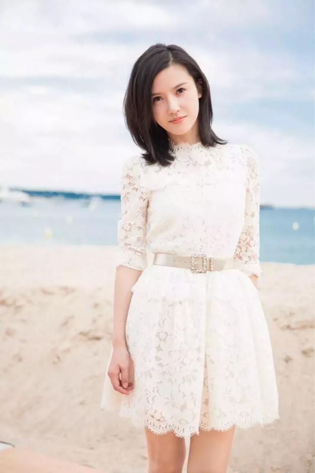 她是赵薇旗下唯一女艺人,合作的都是大牌演员