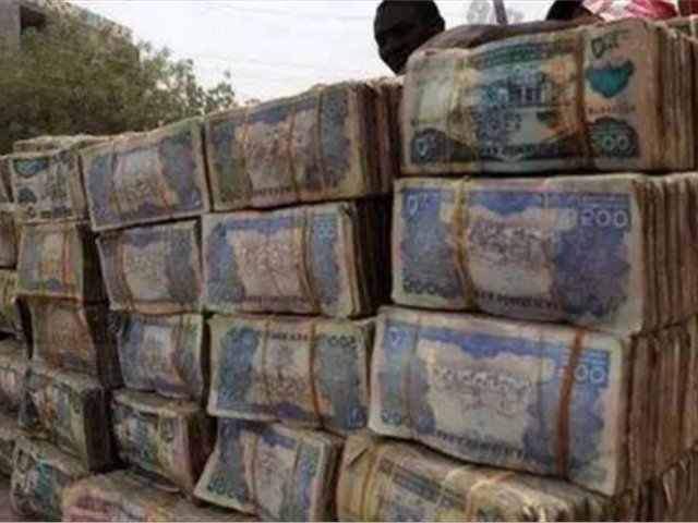 非洲一个国家穷的只剩钱!每天赚百万元,但却