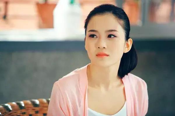 名字像日本人,长相酷似袁姗姗,27岁沦为三四线