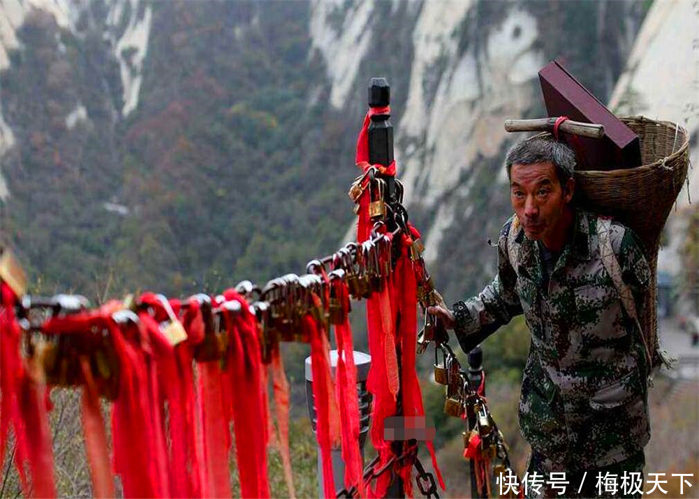 华山挑夫,被生活贫困所迫的职业,挑100多斤货