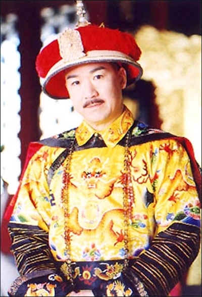 张国立也在很多影视剧中出演过皇帝，不过给人留下更深刻印象的，还是他饰演的纪晓岚。