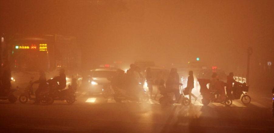 强浓雾袭击江苏 多地能见度不足50米