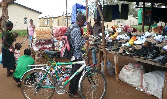 实拍非洲菜市场 到处可见中国制造
