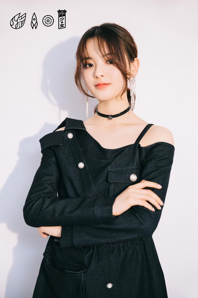 火箭少女最新舞台造型获好评,孟美岐御姐范十