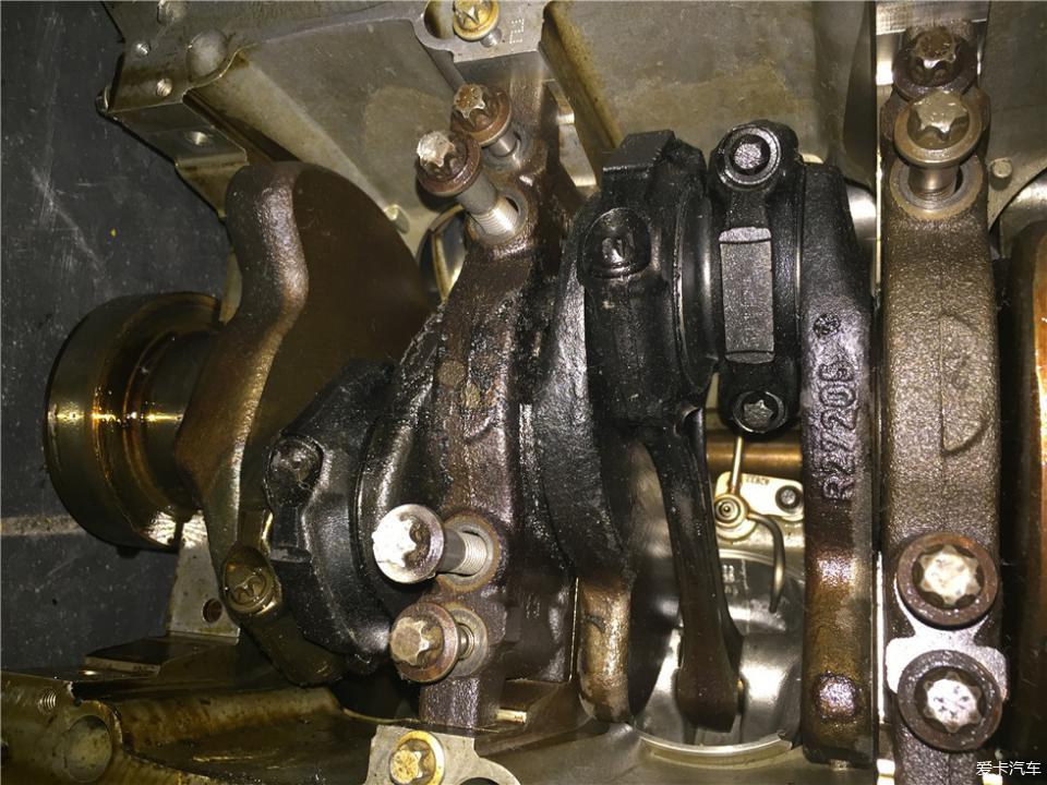 触目惊心,劣质机油导致的奔驰S400L发动机大