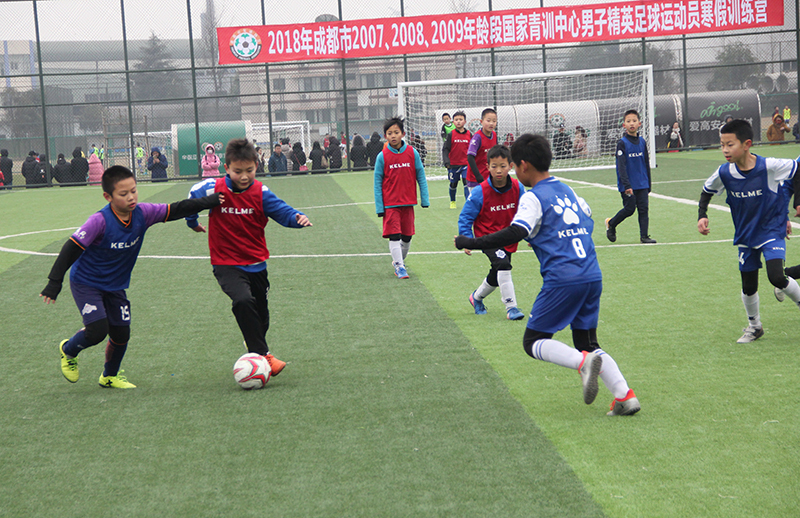 南充奥航教练寒假忙充电,俱乐部小球员忙比赛