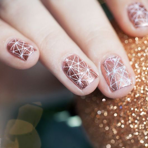 白色线条打造出星图图案，在金属色底色上非常文艺小清新呢～而且，粉金色非常显手白哦！