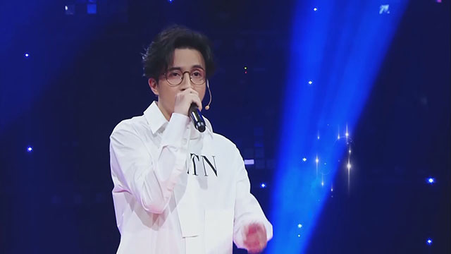 薛之谦献唱《绅士》 引燃全场分贝