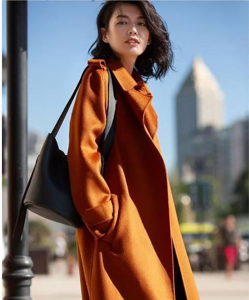 新年穿衣:选一件简单、舒适的羊绒大衣,做个精