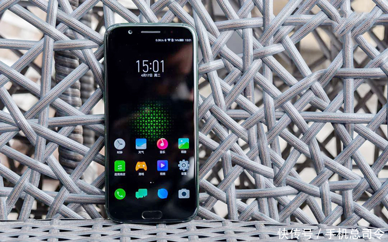 2999元!选魅族15Plus还是小米黑鲨,骁龙845和