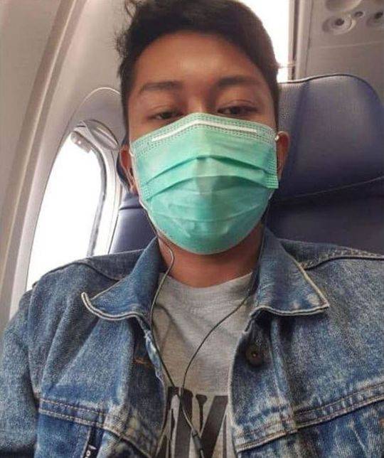 印尼男子坠机前发出最后一张自拍照 新婚妻子泪崩