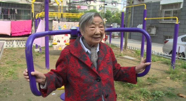 长寿“密码”王玉兰:每天一副“牌” 心宽常乐才健康 长寿“密码”王玉兰:每天一副“牌” 心宽常乐才健康