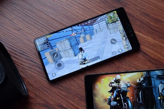 锤子坚果3传递重要信号:千元手机将告别吃老